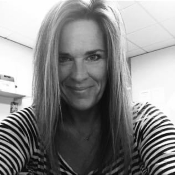 Welcome to my closet! Thank you for looking! - Picture 4 of 16